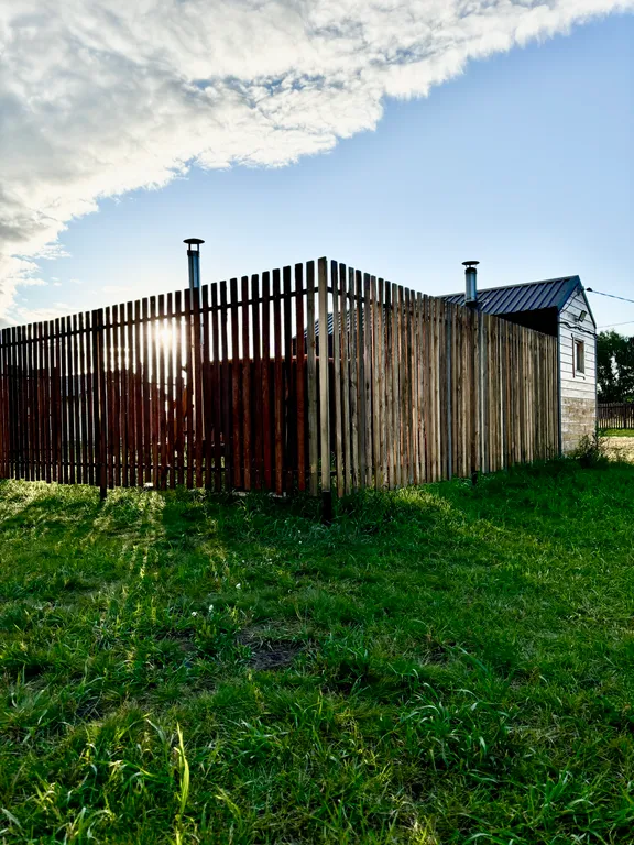 Дом 60m2 — чан на улице, современный интерьер, доступ к природе