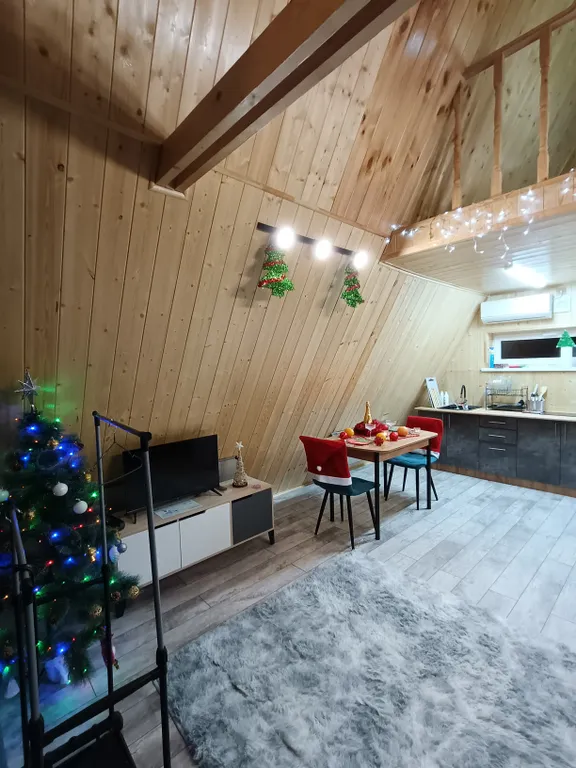 Дом 40m2 — чан, панорамное остекление, второй этаж