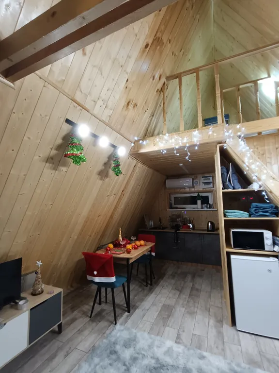 Дом 40m2 — чан, панорамное остекление, второй этаж