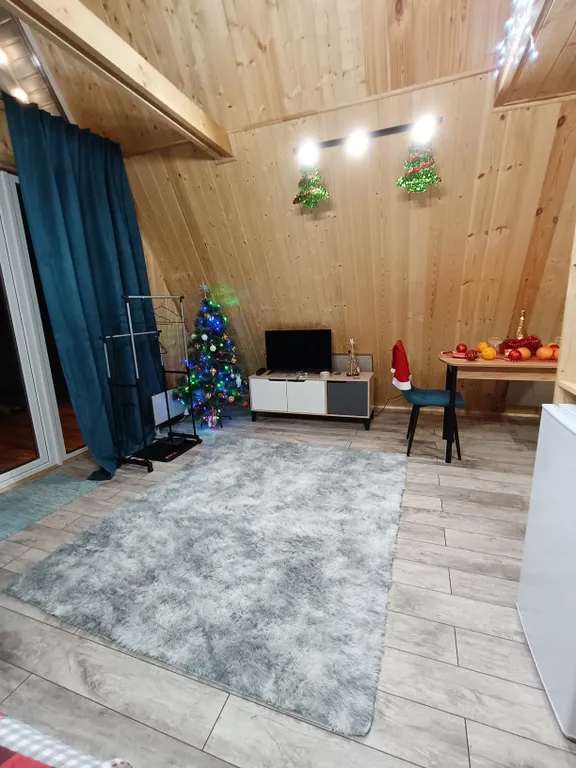 Дом 40m2 — чан, панорамное остекление, второй этаж