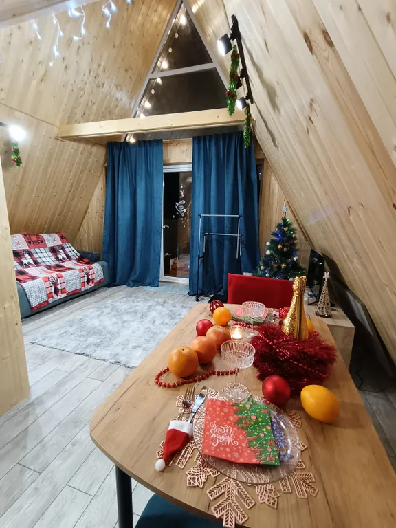 Дом 40m2 — чан, панорамное остекление, второй этаж
