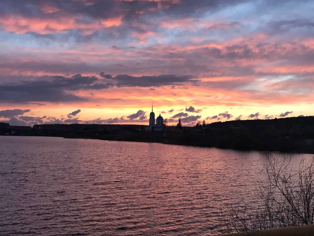 Дом 85m2 — чан, кухня, вид на лес и речку